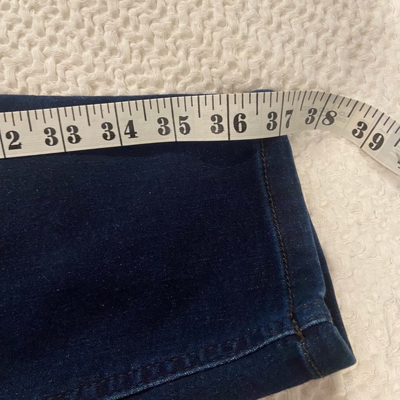 Kensie Women’s Jeans Size 10. - Picture 4 of 7